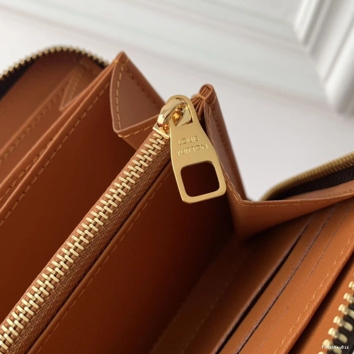 4240 Wallets LX Breathable 0619